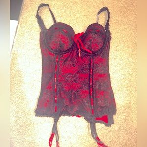 Gorgeous Fredricks lace back corset with straps